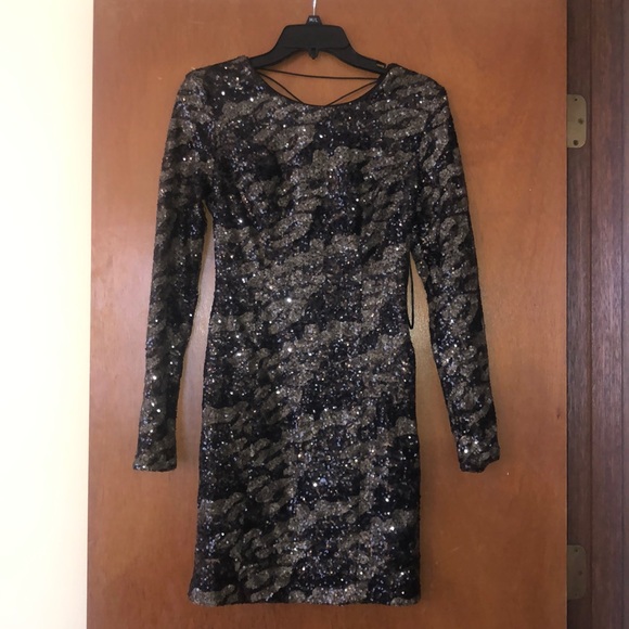 Black and gold is size 2 blue and gold size small - Picture 3 of 4